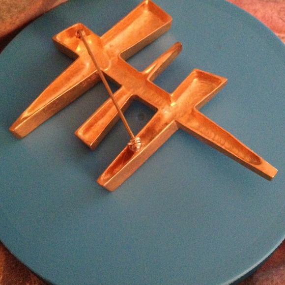 Pin - Picture 2 of 2