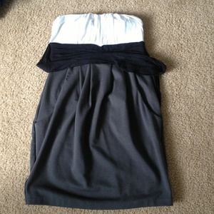 Sleeveless tri toned dress