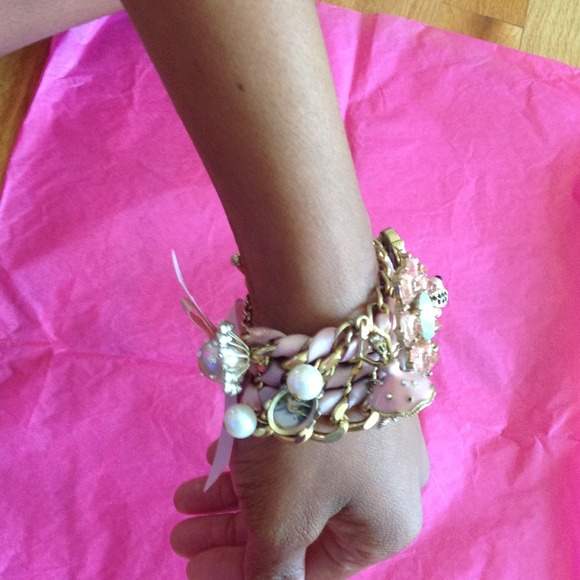 Bundled Betsey Johnson 3Dgirlie bracelet &set - Picture 3 of 4