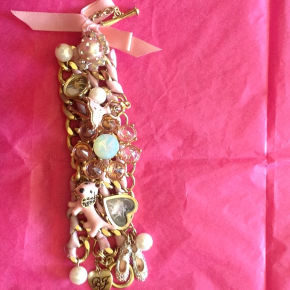 Bundled Betsey Johnson 3Dgirlie bracelet &set - Picture 4 of 4