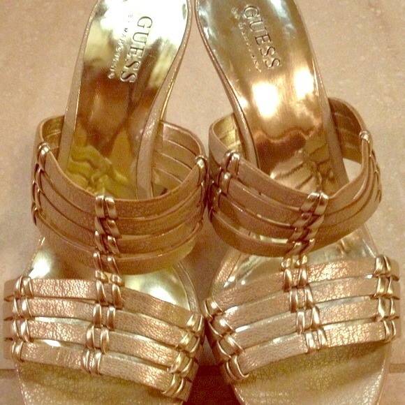 🚫SOLD TO MARCELLA🚫 ✂REDUCED✂NWOT GUESS wedges