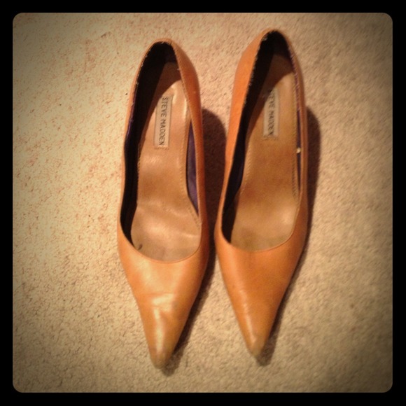 Steve Madden tan 8 1/2 shoes.