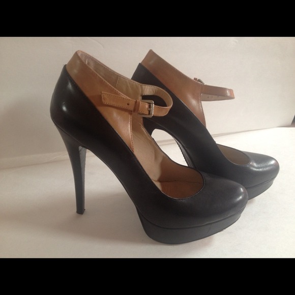KORS Michael Kors Shoes - KORS michael kors. Size 6
