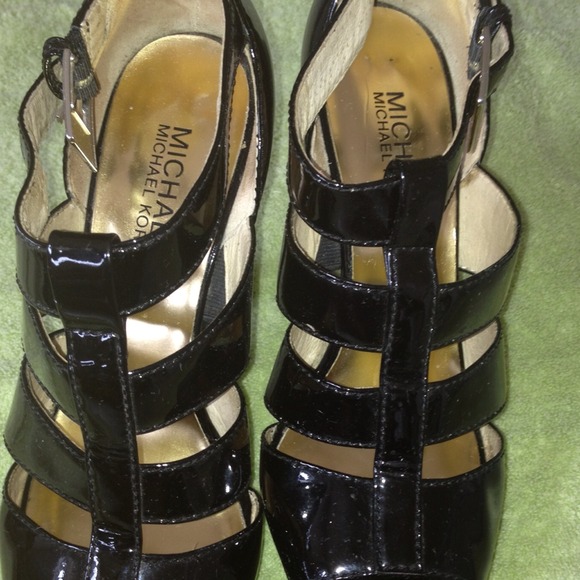Kors michael kors patent leather- SOLD- - Picture 2 of 3