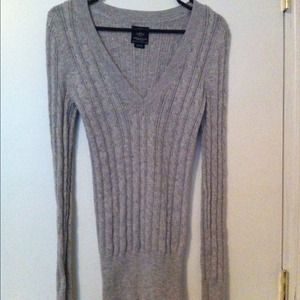 AE gray knit long sleeve sweater.