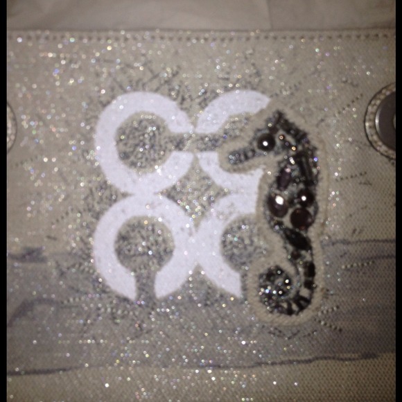 Coach large wristlet  Seashore Collection NWT