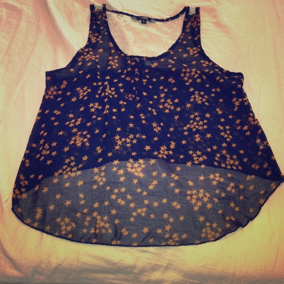 Tops - ⭐⭐Star Print crop tank w/lace⭐⭐