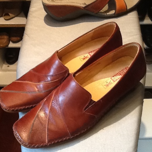 Pikolinos walking shoes from the Walking Company - Picture 1 of 2
