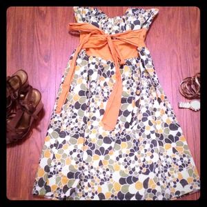 Retro looking sleeveless dress