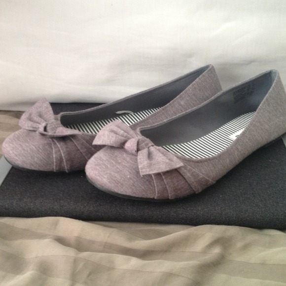Adorable AE flats