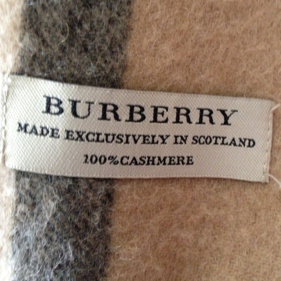 ❌SOLD❌🏆💖100% Authentic BURBERRY Cashmere Scarf🎀 - Picture 2 of 4