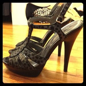 ❎NEWLY REDUCED❎INC grey/black leopard print heels.