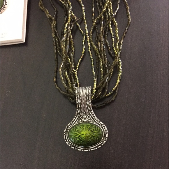 Green Statement Necklace Set - Picture 2 of 7