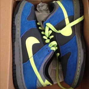 *MAKE OFFERS * Nike Dunk Low 4 Youth/5.5Women