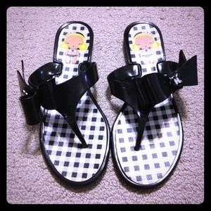 Harajuku Lovers Flip Flops Size 6 - JUST REDUCED!