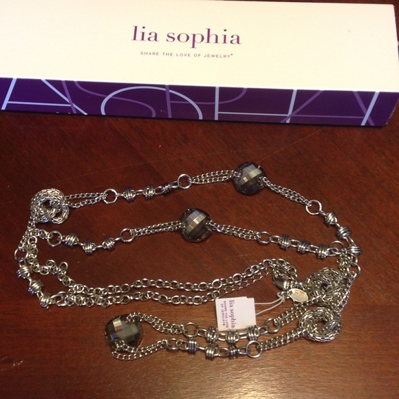 Beautiful Lia Sophia necklace!!