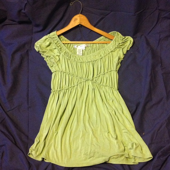 Light jade green flowy green top