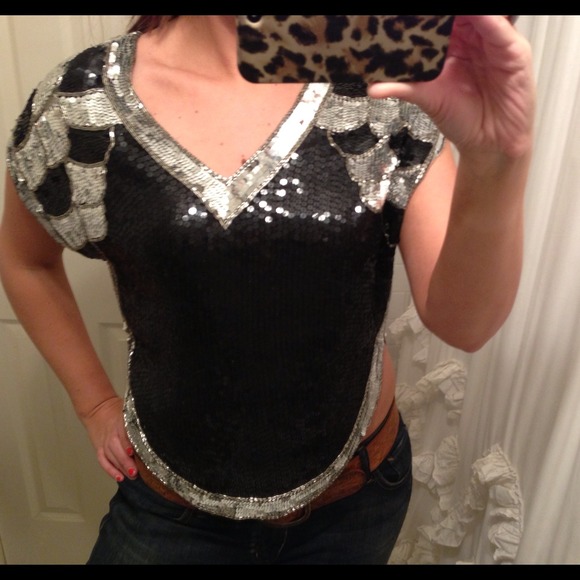 ❌❌SOLD❌❌ Beyond Vintage Top - Picture 2 of 4