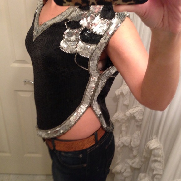 ❌❌SOLD❌❌ Beyond Vintage Top - Picture 3 of 4