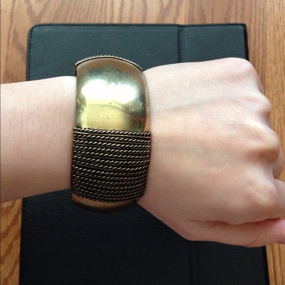 Gold bangle - Picture 2 of 2
