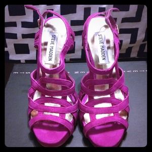 Suede fuchsia sandals by Steve Madden - Size 6