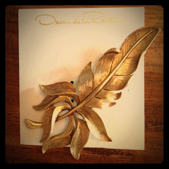 Signed vintage Oscar de la Renta goldtone brooch