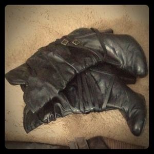 Black boots w/ buckles great shape