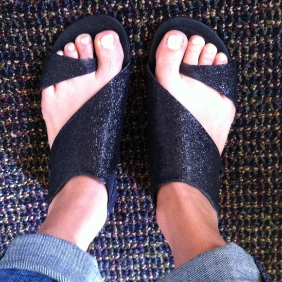 🌟SOLD🌟Black Metallic Sandals 🚀 BUNDLED 🎯