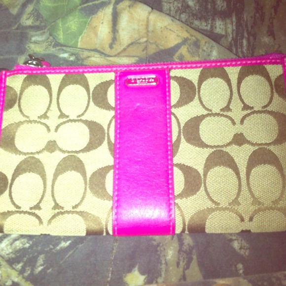 Authentic Coach Wallet !