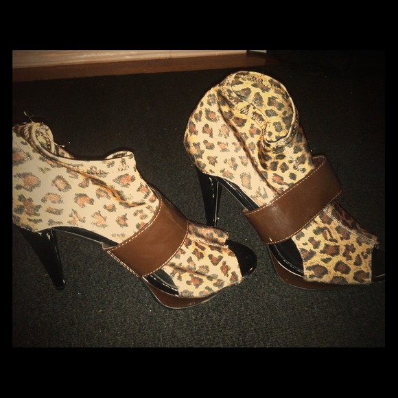 Cheetah Print Stilettos - Picture 1 of 1