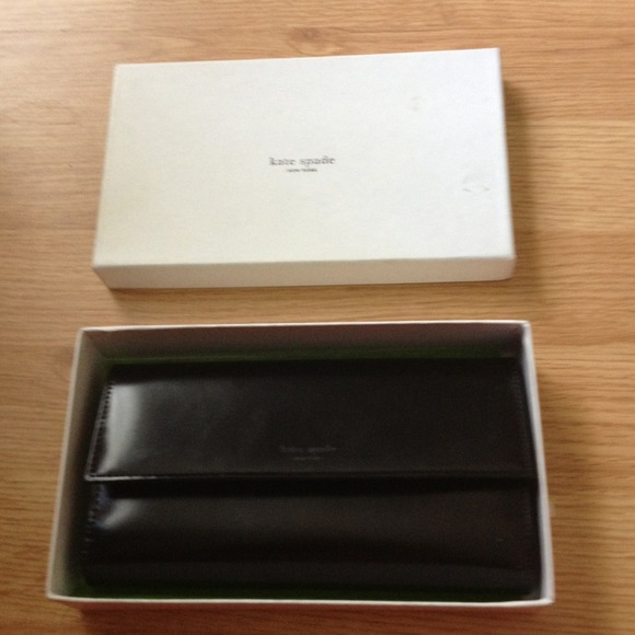 New authentic Kate spade patent leather wallet - Picture 2 of 4