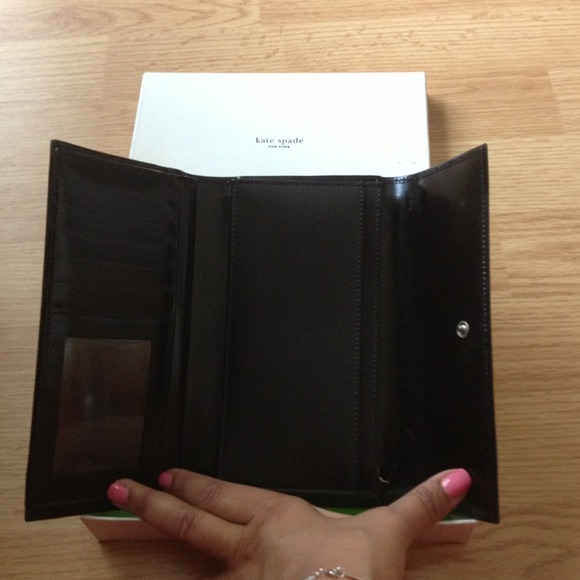 New authentic Kate spade patent leather wallet - Picture 3 of 4