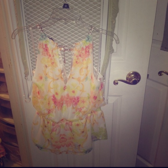 NWT 2b bebe floral shirt size small