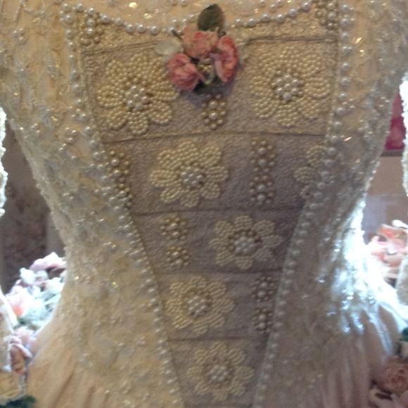 A one of kind wedding dress . Cinderella dress - Picture 2 of 4