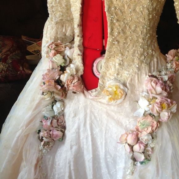 A one of kind wedding dress . Cinderella dress - Picture 4 of 4