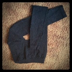 Leopard print 3/4 length leggings.