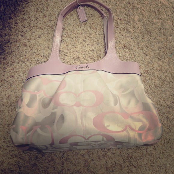 Coach purse used but no rips or anything bad!