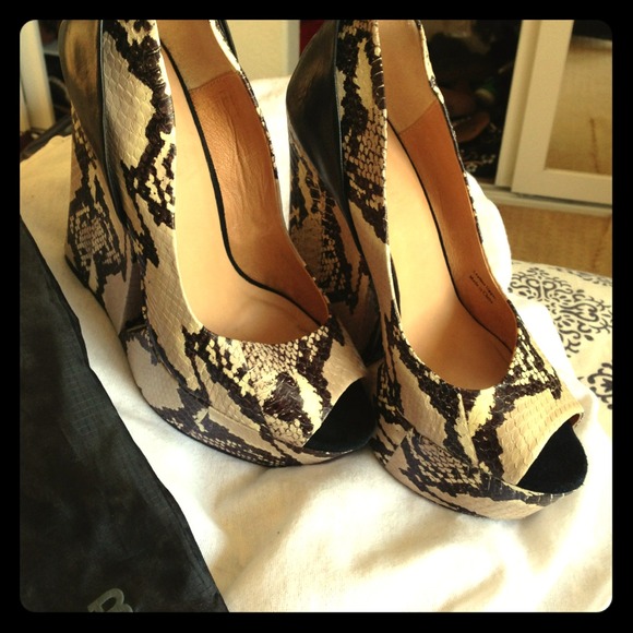 L.A.M.B size 9 croc wedges