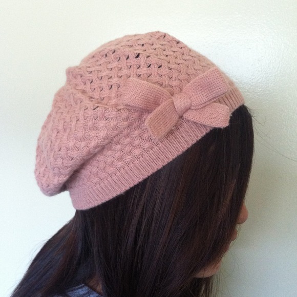 ☑️BUNDLED - Dusty pink knit hat w bow detail