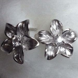 GORGEOUS silver &  rhinestone lily flower earrings