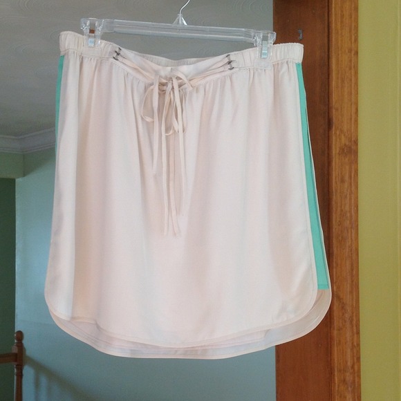 🌺Club Monaco Margo Silk Skirt🌺 - Picture 3 of 4