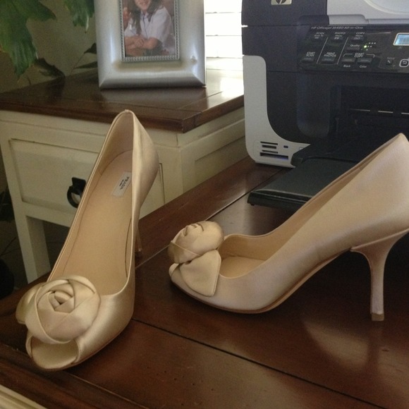 Prada Open Toe Ivory satin Shoe. Size 7