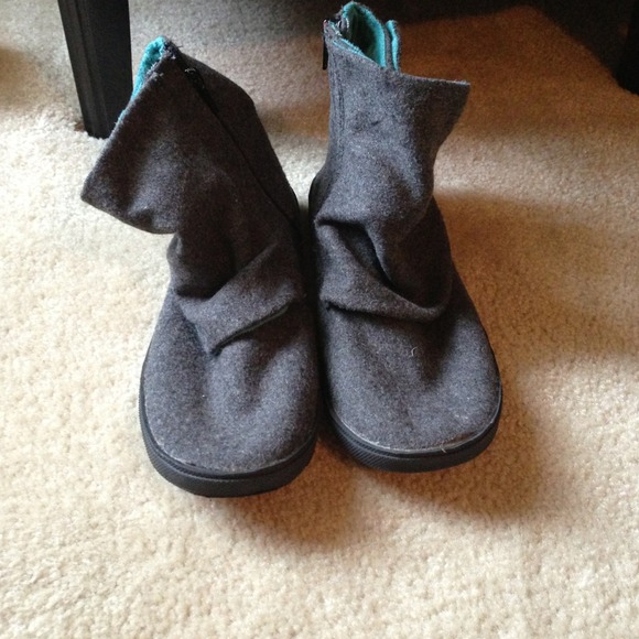 😀😃Reduced!! 😀😀😀.        Gray boots