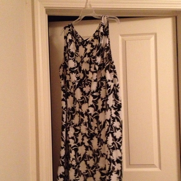 Spring dress - Picture 2 of 3