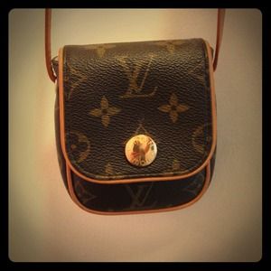 Louis Vuitton mini pochette bag