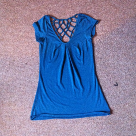 Fitted tee