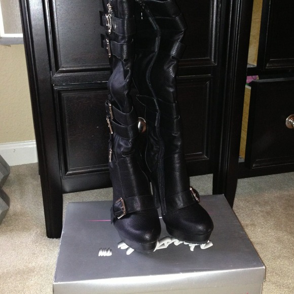 ❤❤Reduced Price!!!!Black boots
