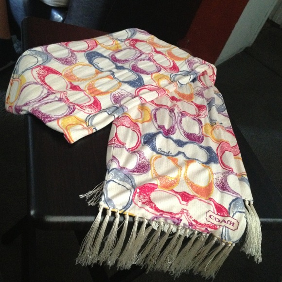 Adorable coach scarf❤❤❤❤