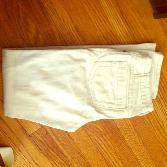 White skinny jeans