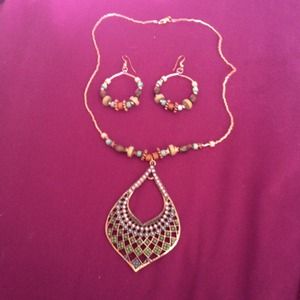 Trendy necklace and earring set